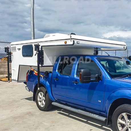 Camper ligero de la camioneta que acampa de la plataforma del cami&oacute;n de Australia